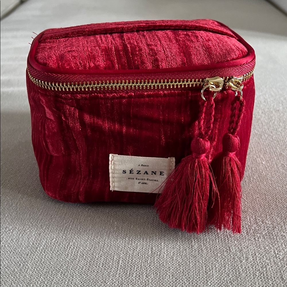 Sézane Square Vanity Case in Red Velvet